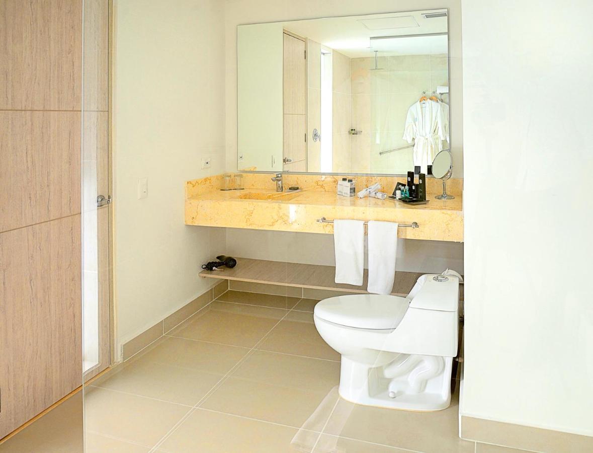 Sonesta Hotel Ibagué Exterior foto A bathroom in a hotel
